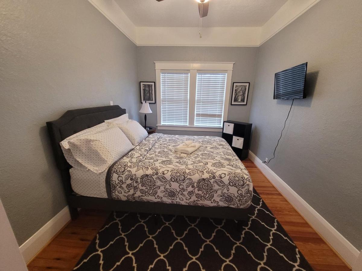Modern Two Bedroom Home レイクランド エクステリア 写真