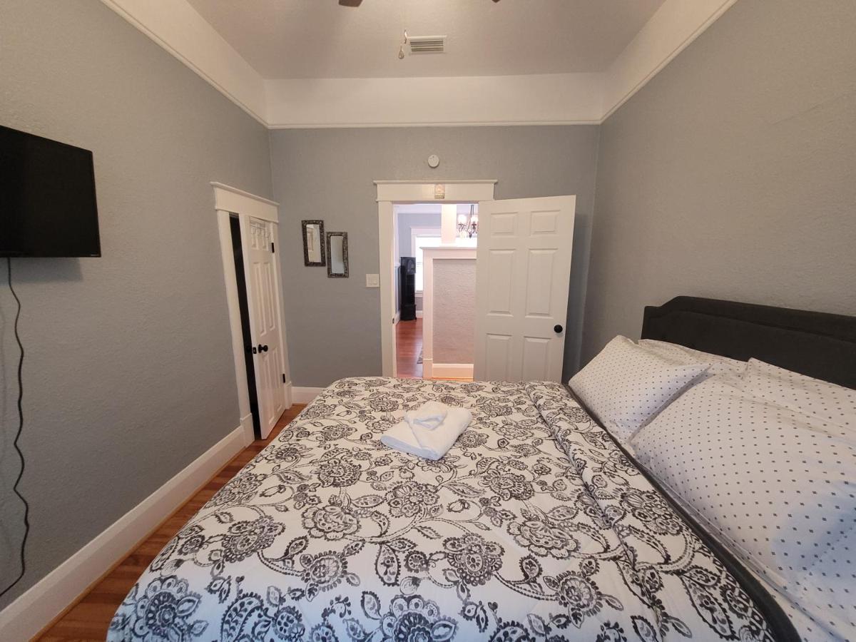 Modern Two Bedroom Home レイクランド エクステリア 写真