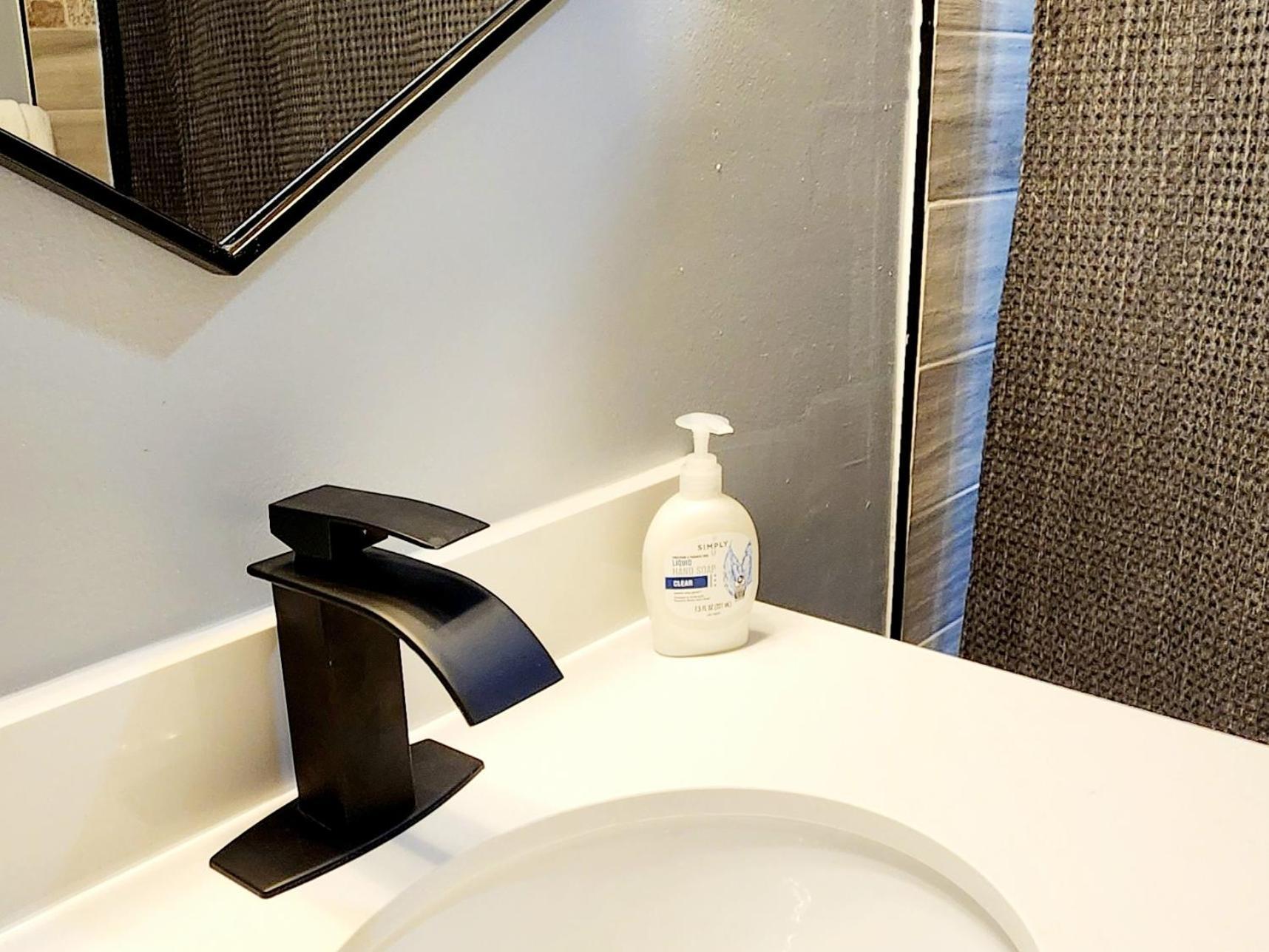 Modern Two Bedroom Home レイクランド エクステリア 写真